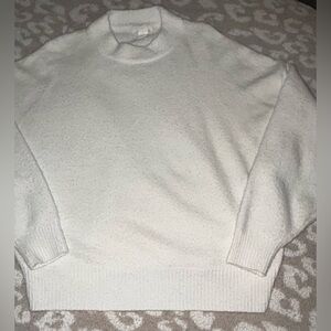 H&M White Fuzzy Pullover Women’s Sweater Size Medium